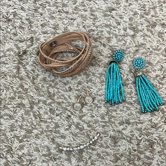 Francesca's Jewelry Bundle Set - Earrings Necklace Bracelet - Picture 1 of 10